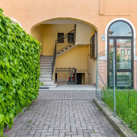 Prato Della Valle Roomy Flat *